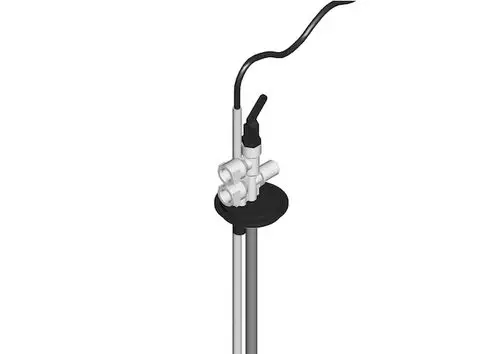 Sammelarmatur mit mehreren Anschlüssen und einem Kabel, geeignet für die Verwendung in Tanks, hergestellt von Roth.